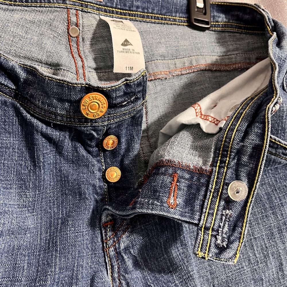 Levi’s Bootcut Button up - Picture 3 of 5
